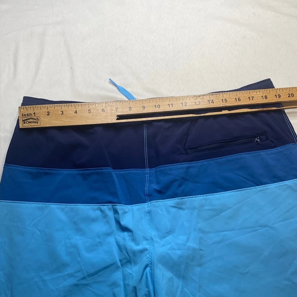 Speedo Men's Two-Tone Blue Board Shorts‎